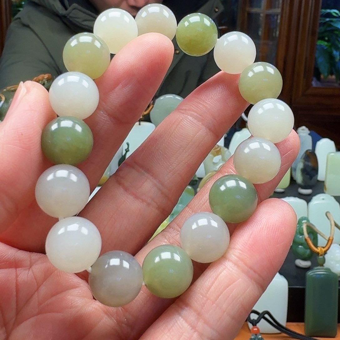 和田玉颈饰未镶嵌