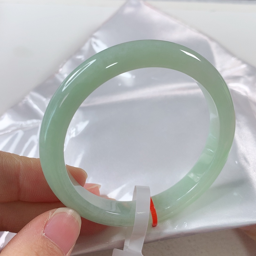 翡翠手镯未镶嵌七*°