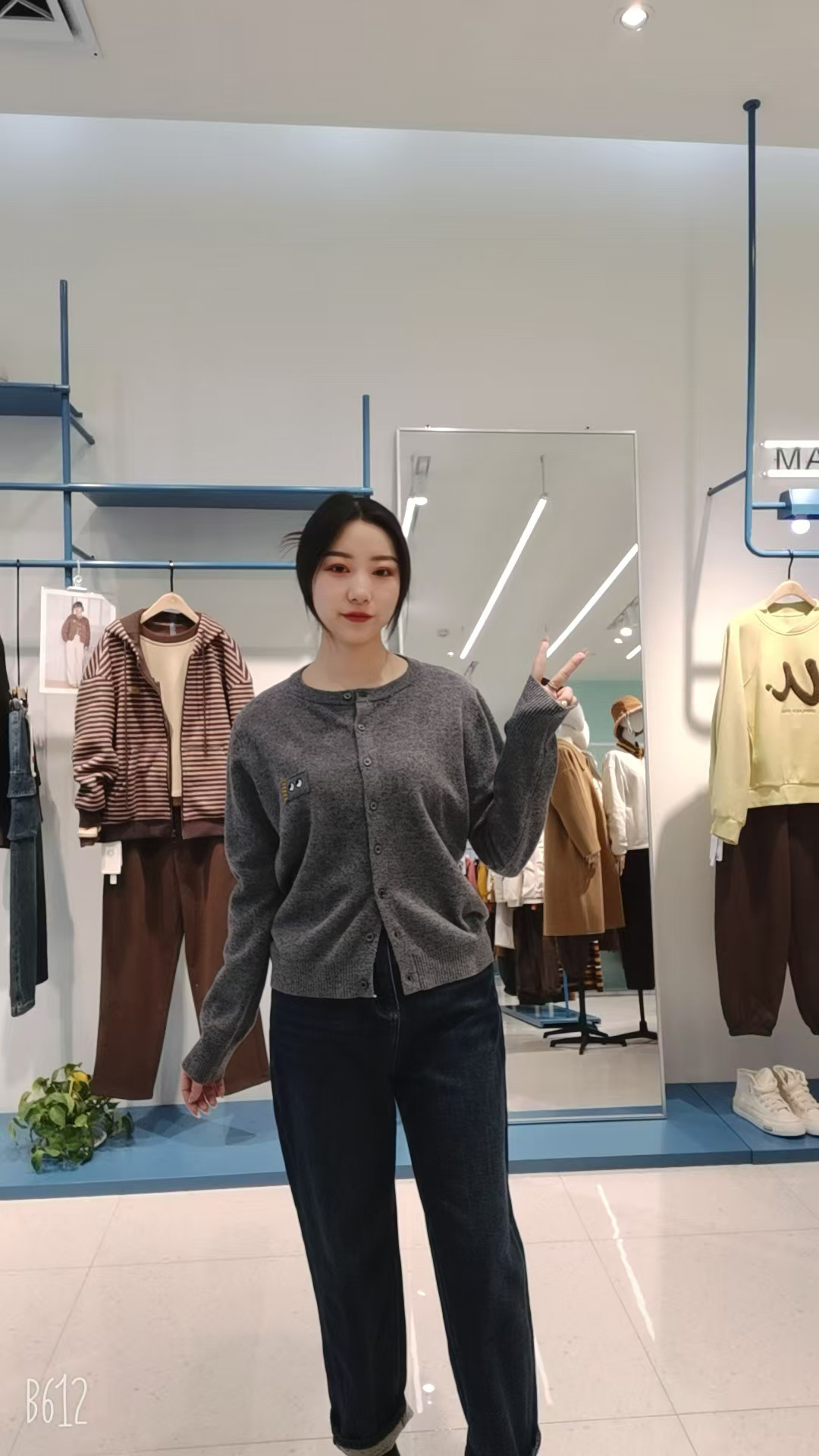 松紧腰牛仔蓝九分裤