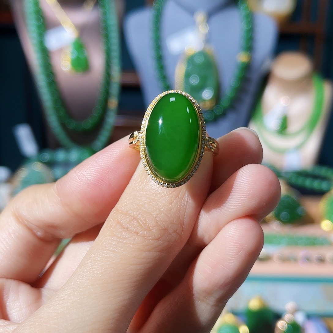 和田玉（碧玉）戒指18K金镶嵌