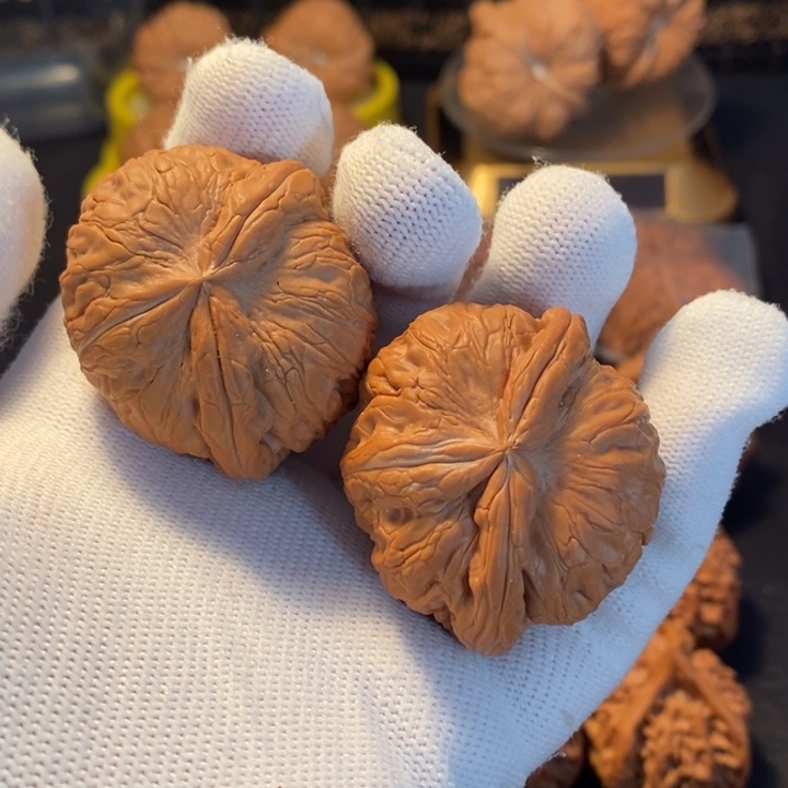 文玩核桃吊坠元宝左右逢源