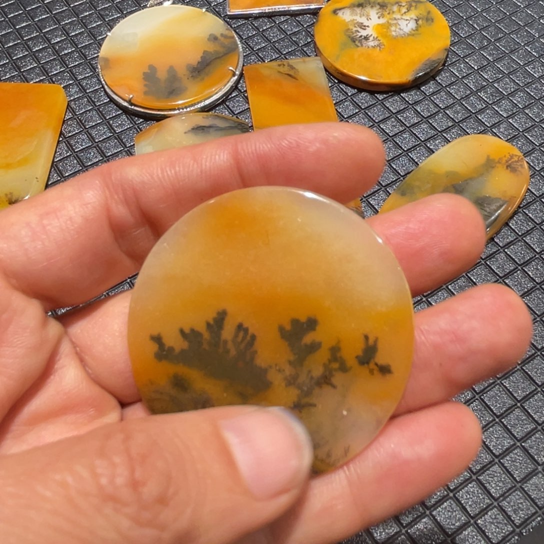 石英质玉（黄龙玉）合金颈饰