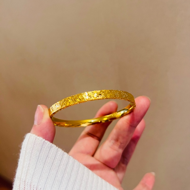 铜合金手镯 仿真宽版金色碎碎冰手镯闭口手镯爆闪轻奢镯子不掉色