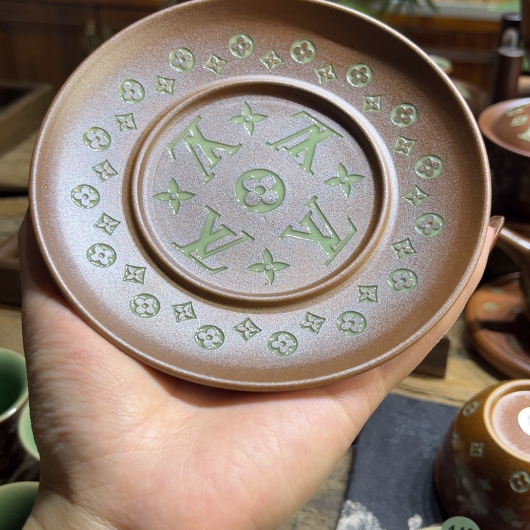 陆***醒草木灰老花托盘 填釉