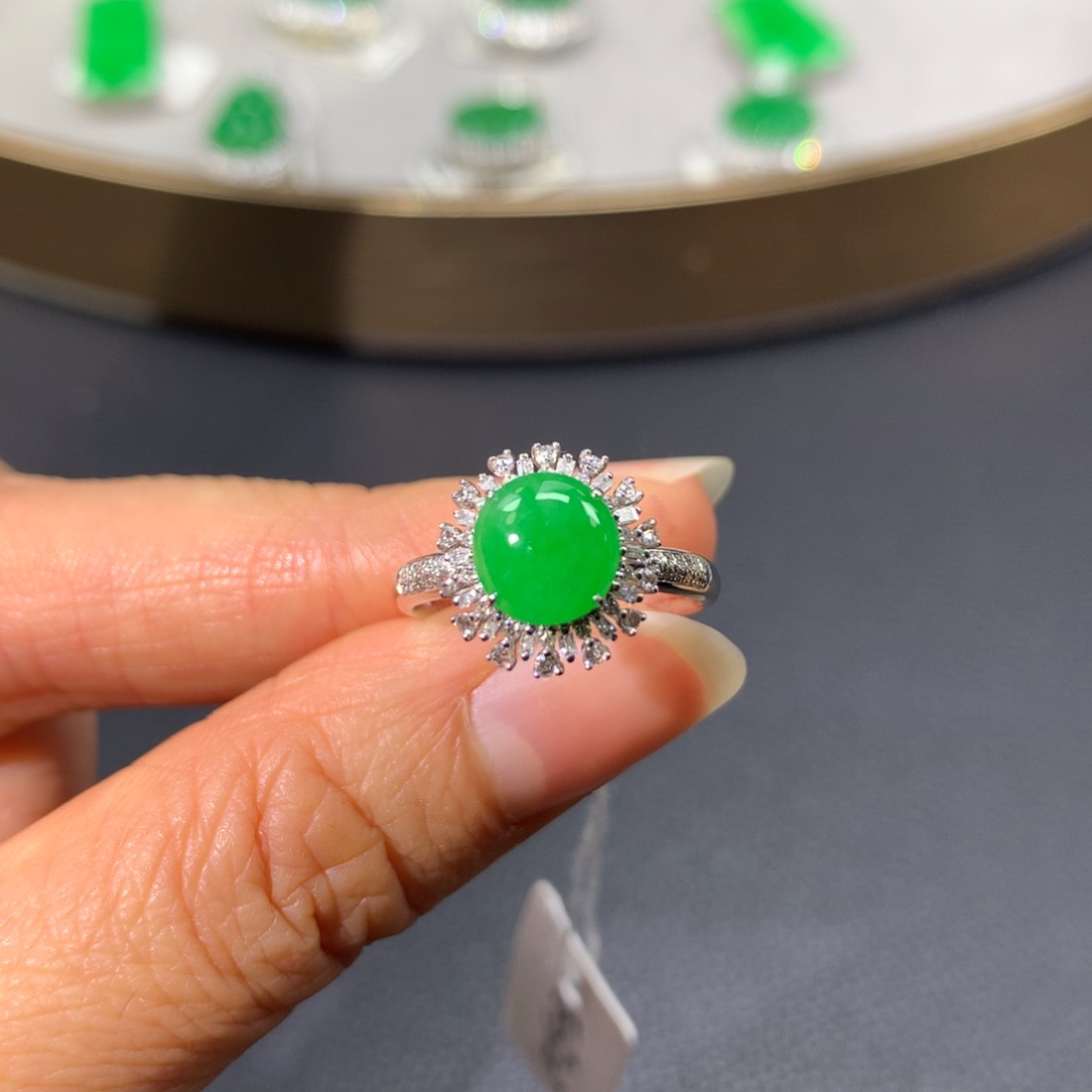 翡翠戒指18K金镶嵌翡翠