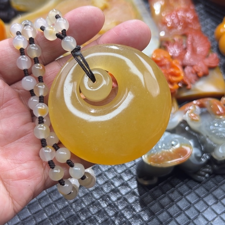 石英质玉（黄龙玉）颈饰未镶嵌开**好