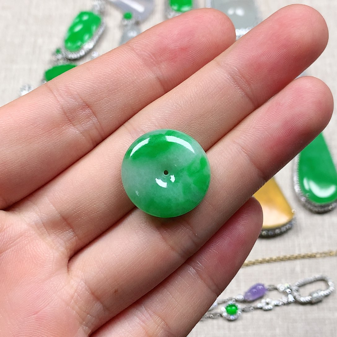 翡翠未镶嵌颈饰挂件