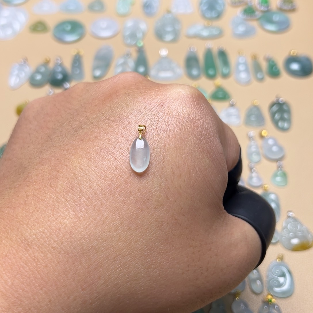 翡翠颈饰18K金镶嵌水滴