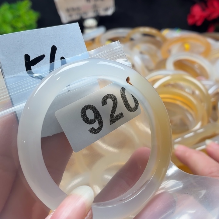 玛瑙/玉髓未镶嵌手镯