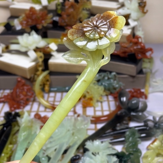 蛇纹石玉未镶嵌发饰