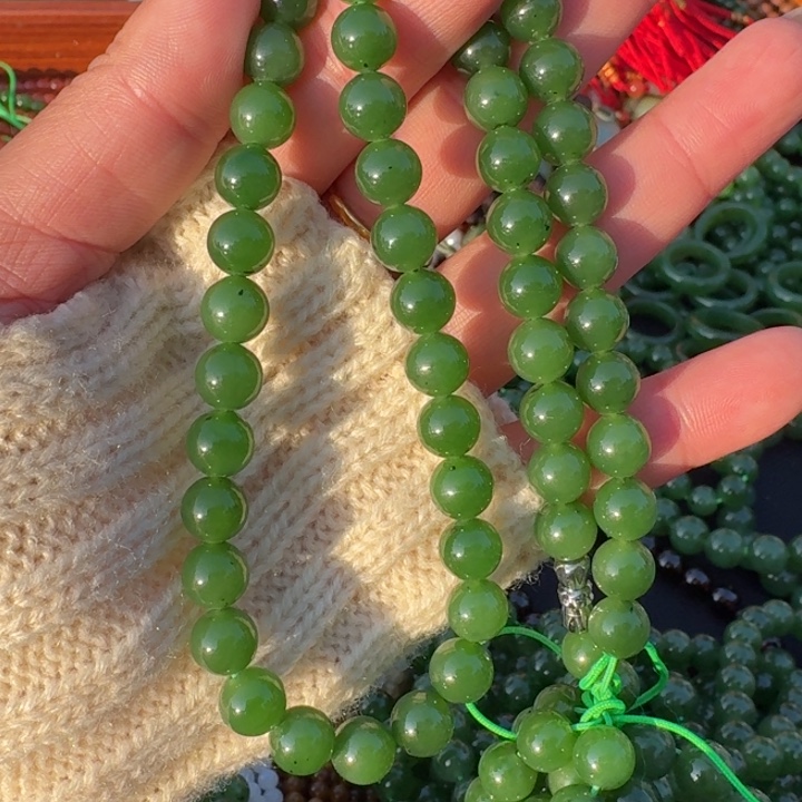 和田玉未镶嵌颈饰卡8大学生