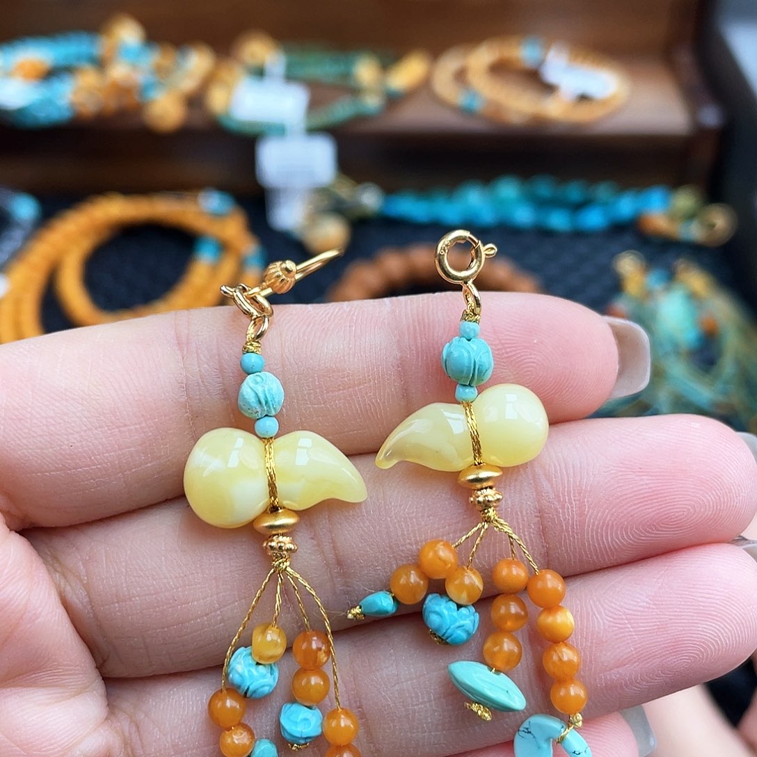 未镶嵌琥珀裸石多样发其一