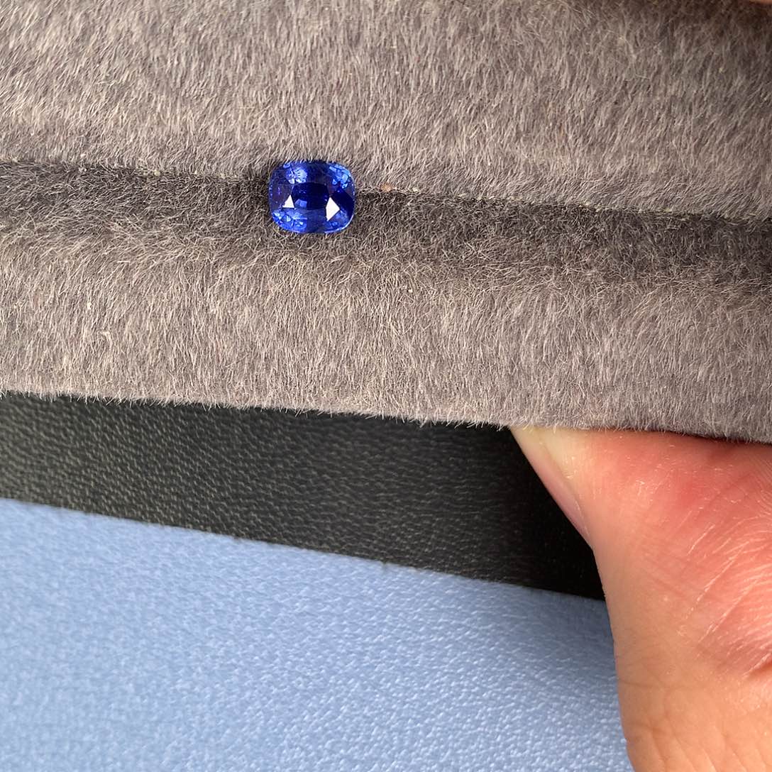 蓝宝石裸石未镶嵌1.15 斯里兰卡 皇家蓝 大证