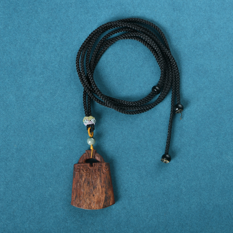 缅甸小叶降真香精雕仿古无事牌脖挂