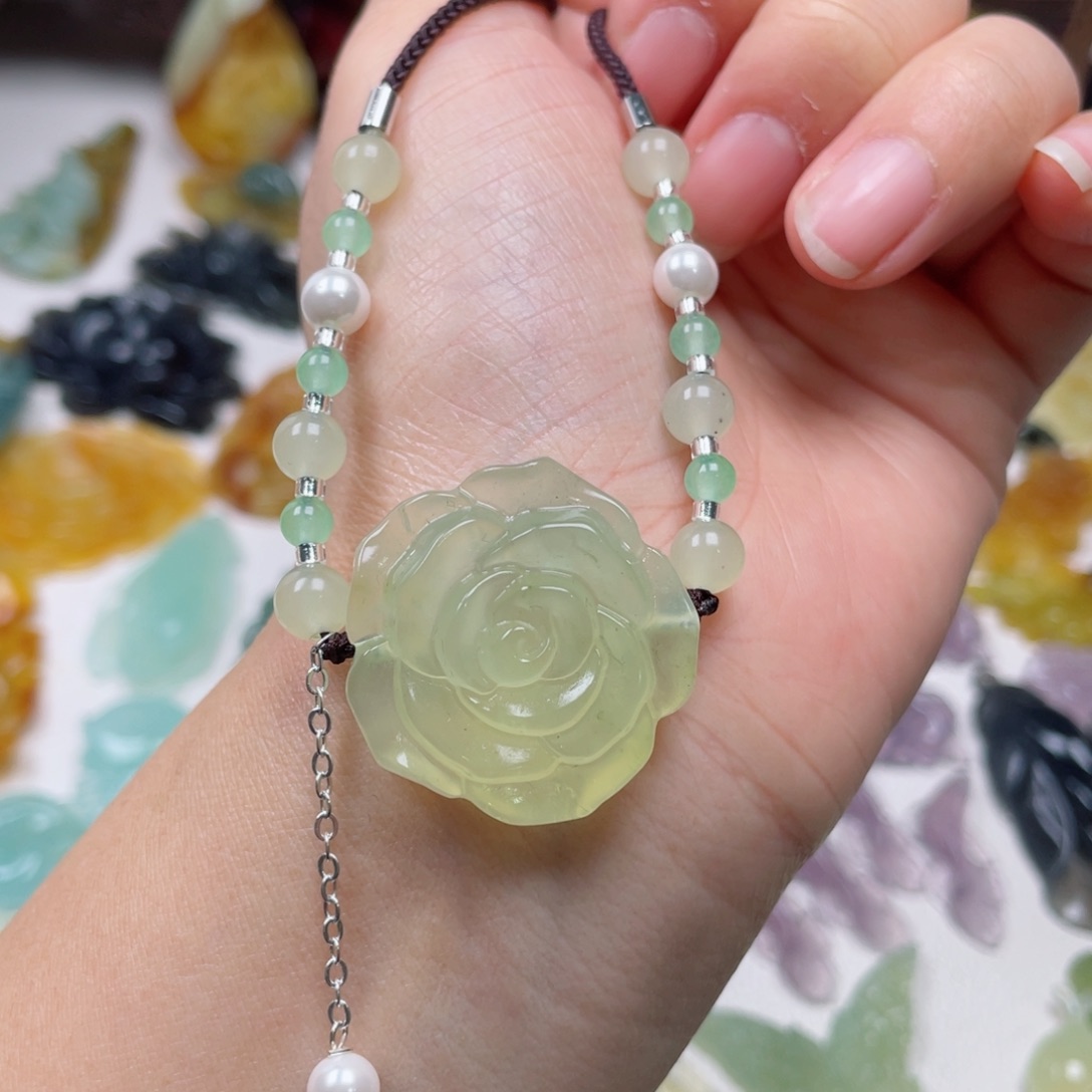 蛇纹石玉颈饰未镶嵌