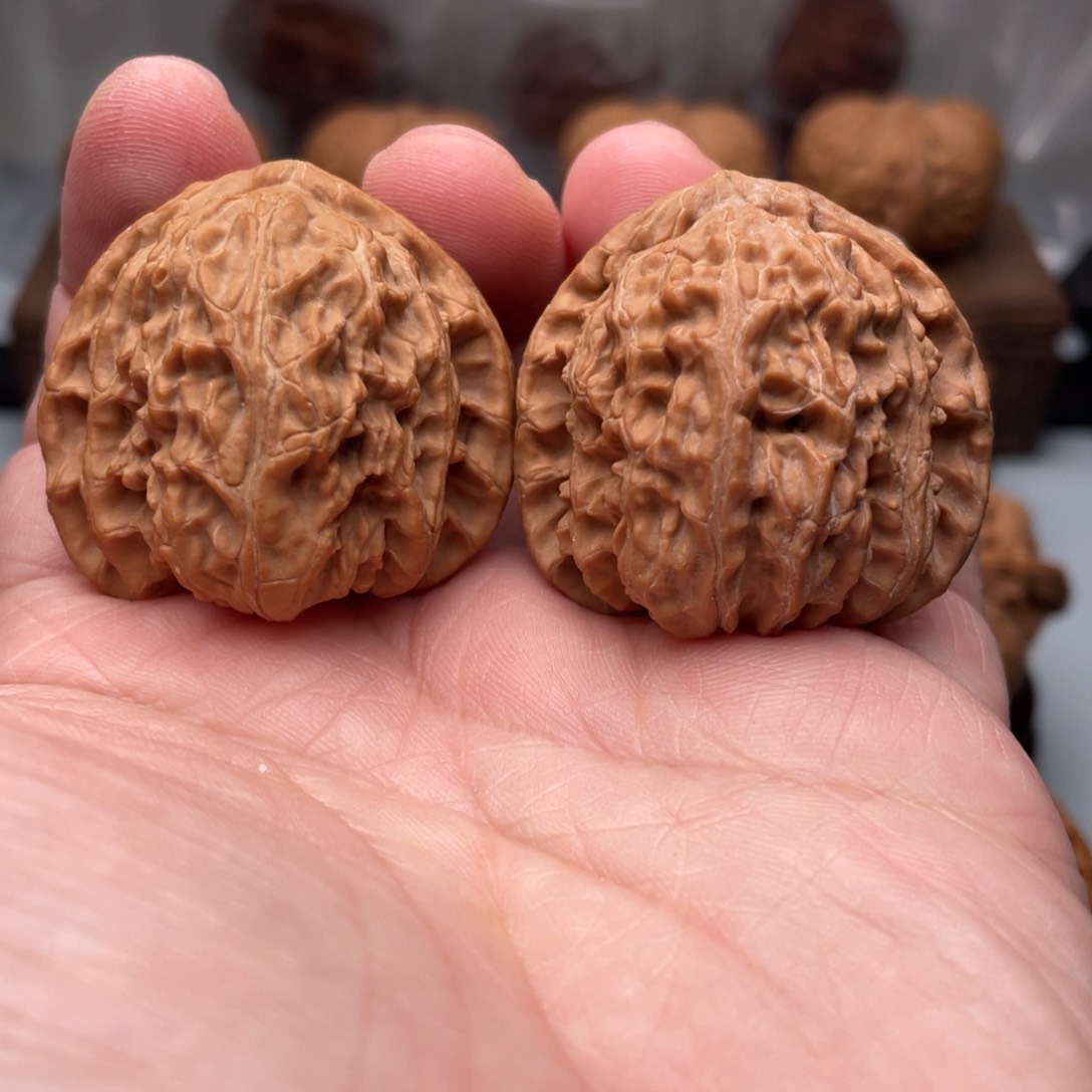 文玩核桃把件三角白38全品