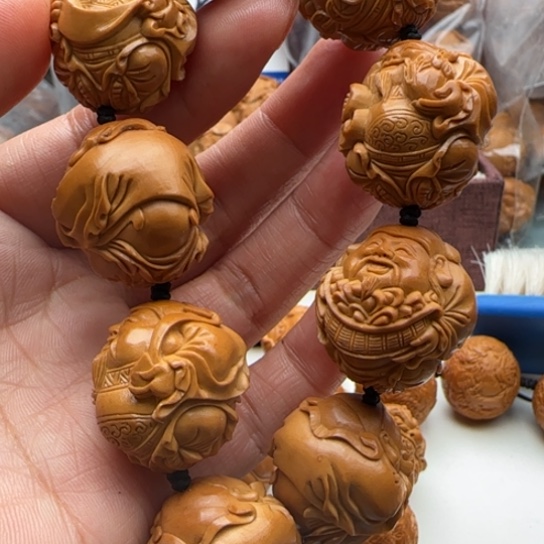 橄榄核手串雕刻工艺