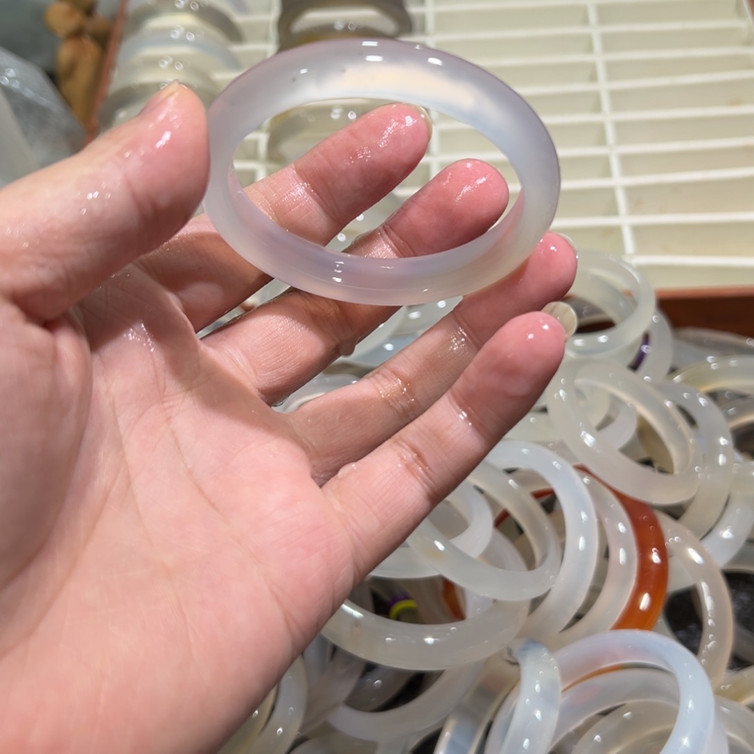 玛瑙/玉髓未镶嵌手镯56圈有包容3.1