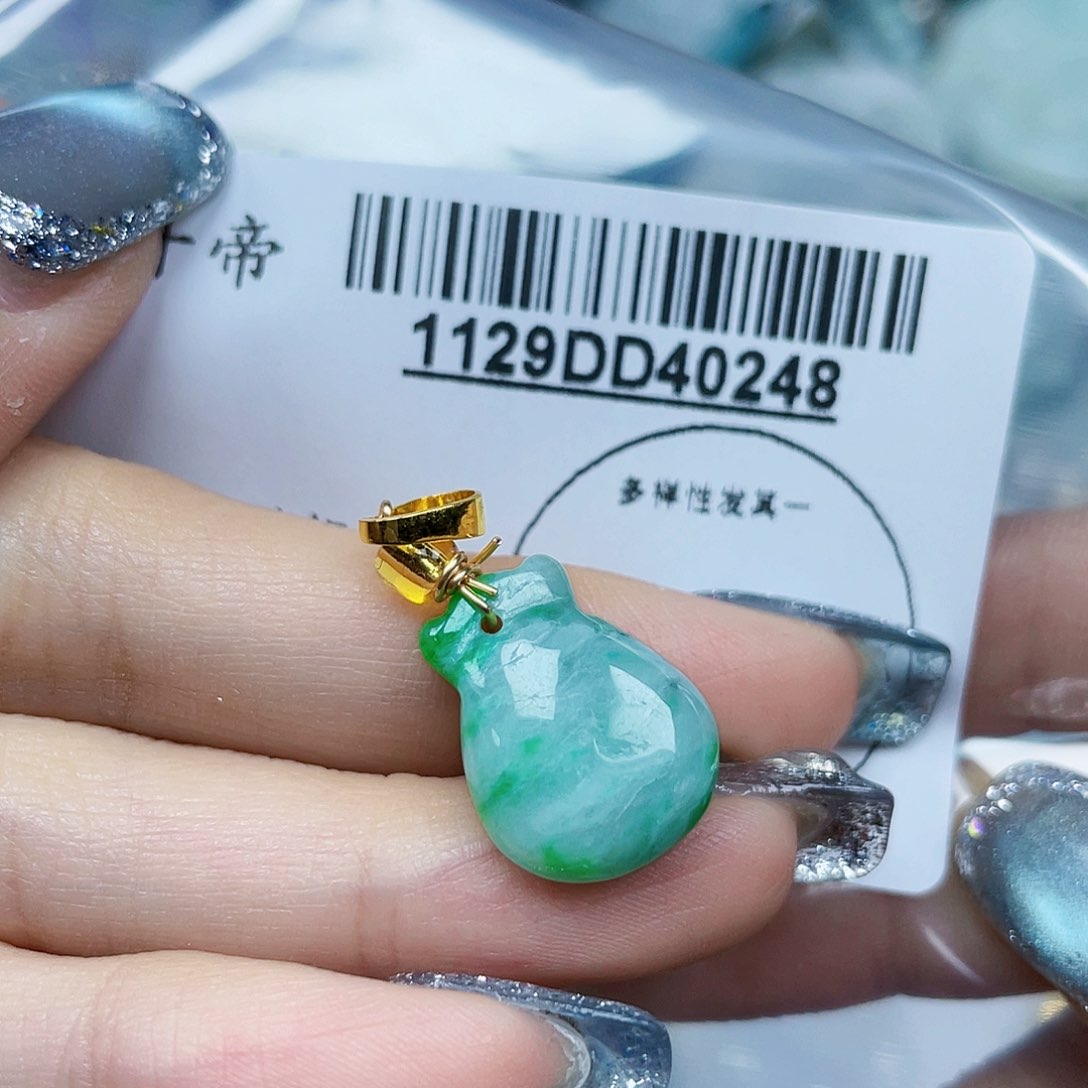 吊坠(不含链)未镶嵌翡翠