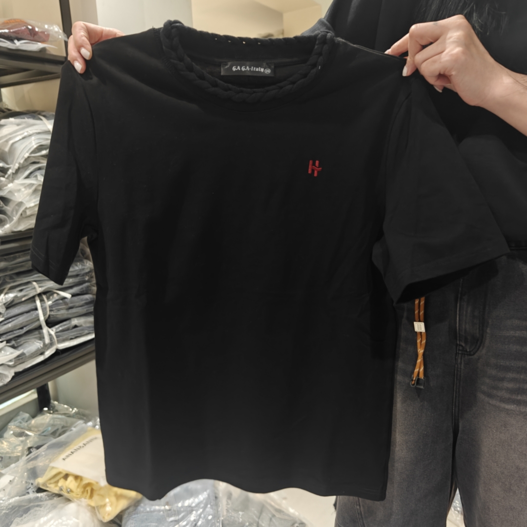 【济州岛】GAGA 撞色H字母刺绣麻花领设计短袖