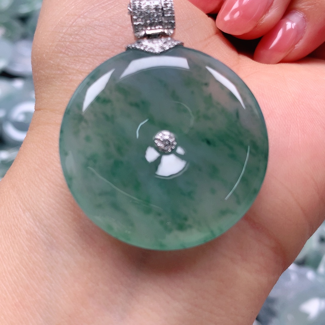 翡翠颈饰18K金镶嵌天然翡翠