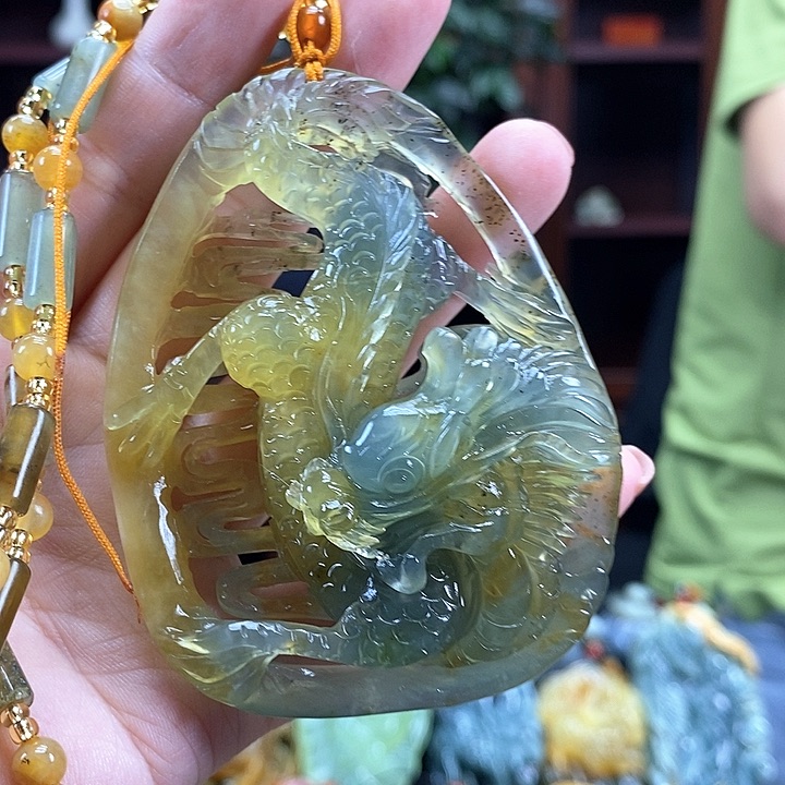 蛇纹石玉未镶嵌吊坠