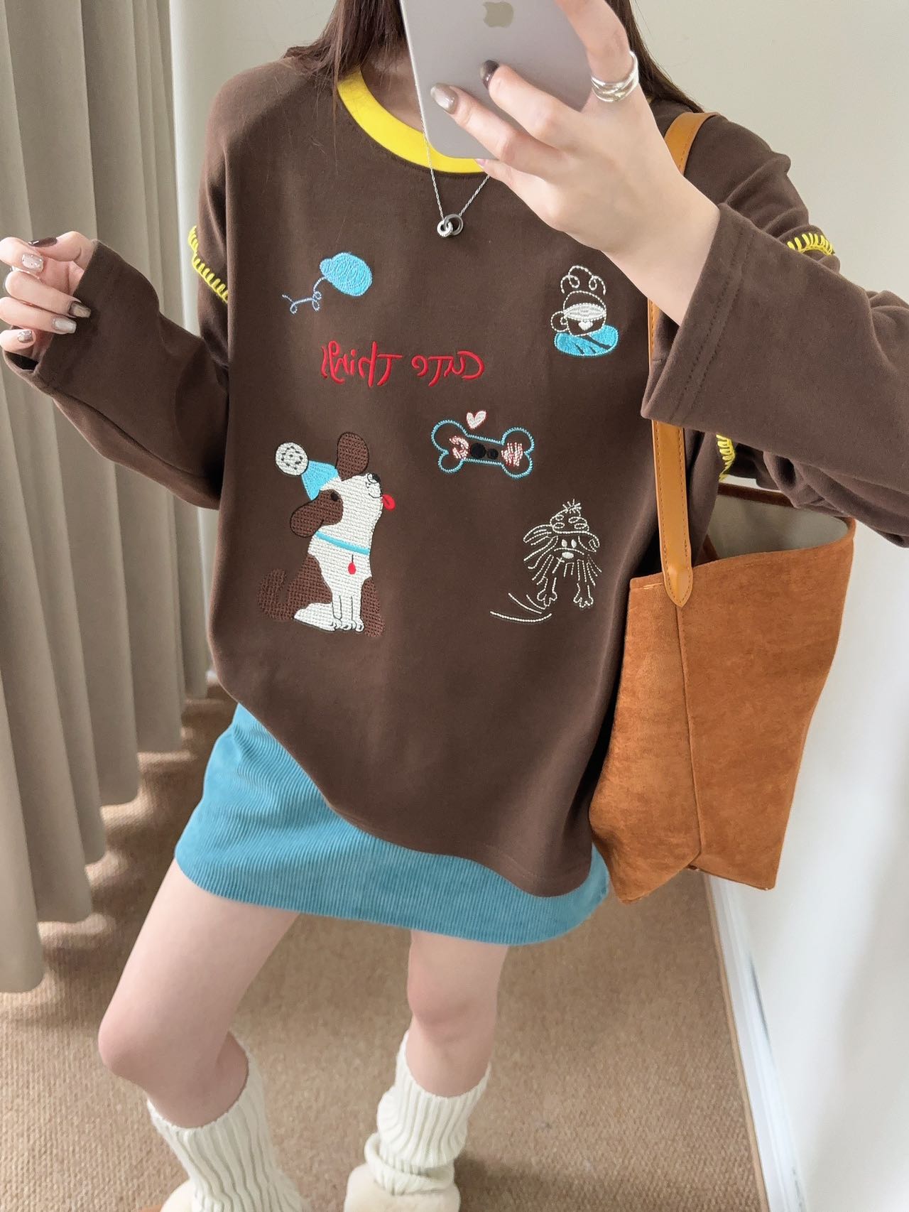 程程甄选  韩系手工贝壳绣趣味卡通刺绣云朵绒舒适打底衫9032