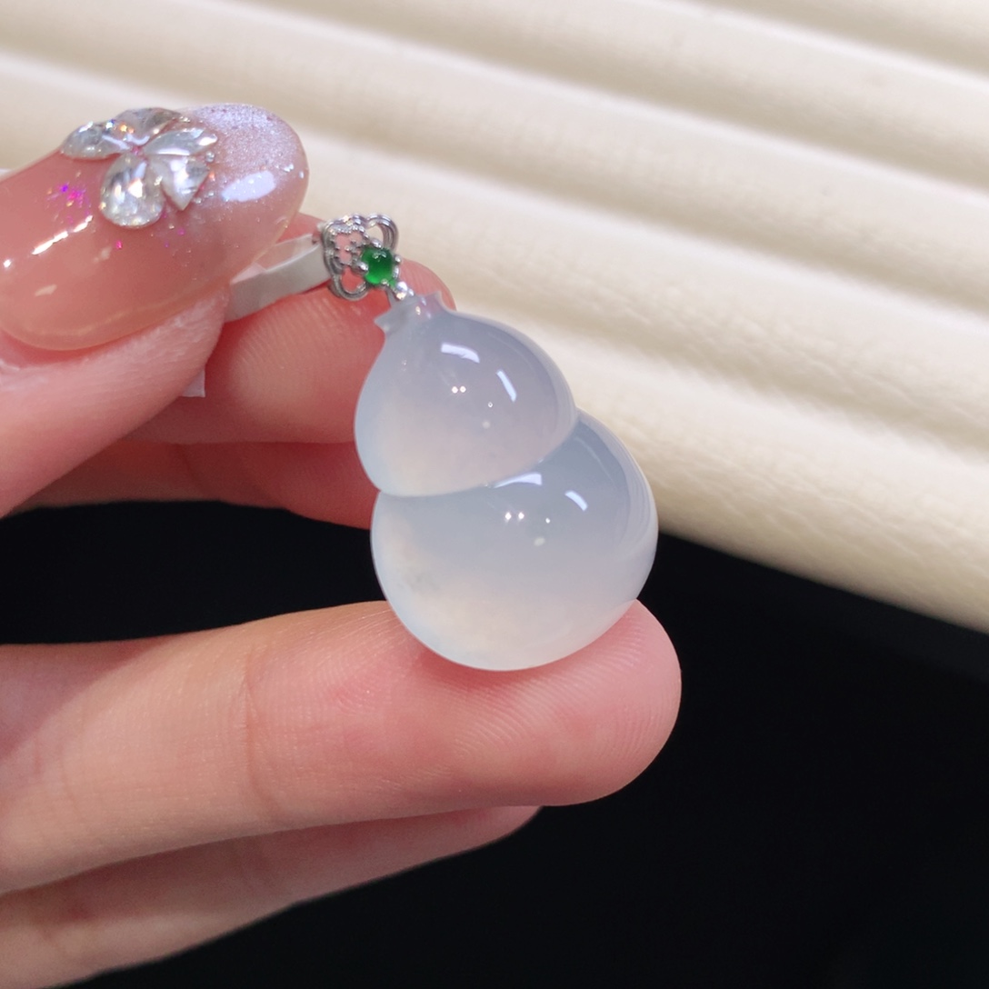 翡翠颈饰18K金镶嵌葫芦