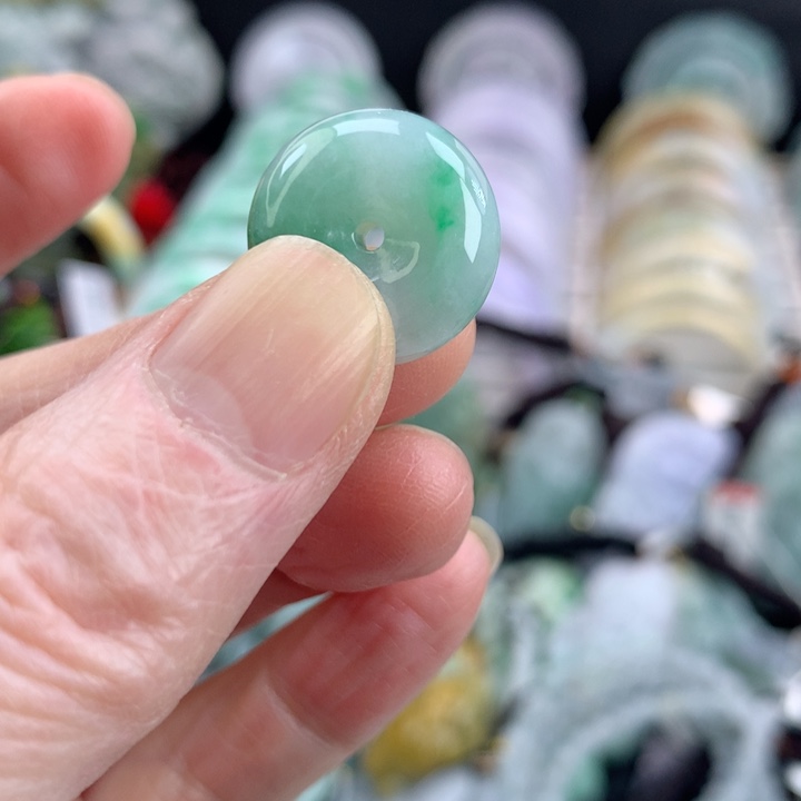 翡翠颈饰未镶嵌吊坠