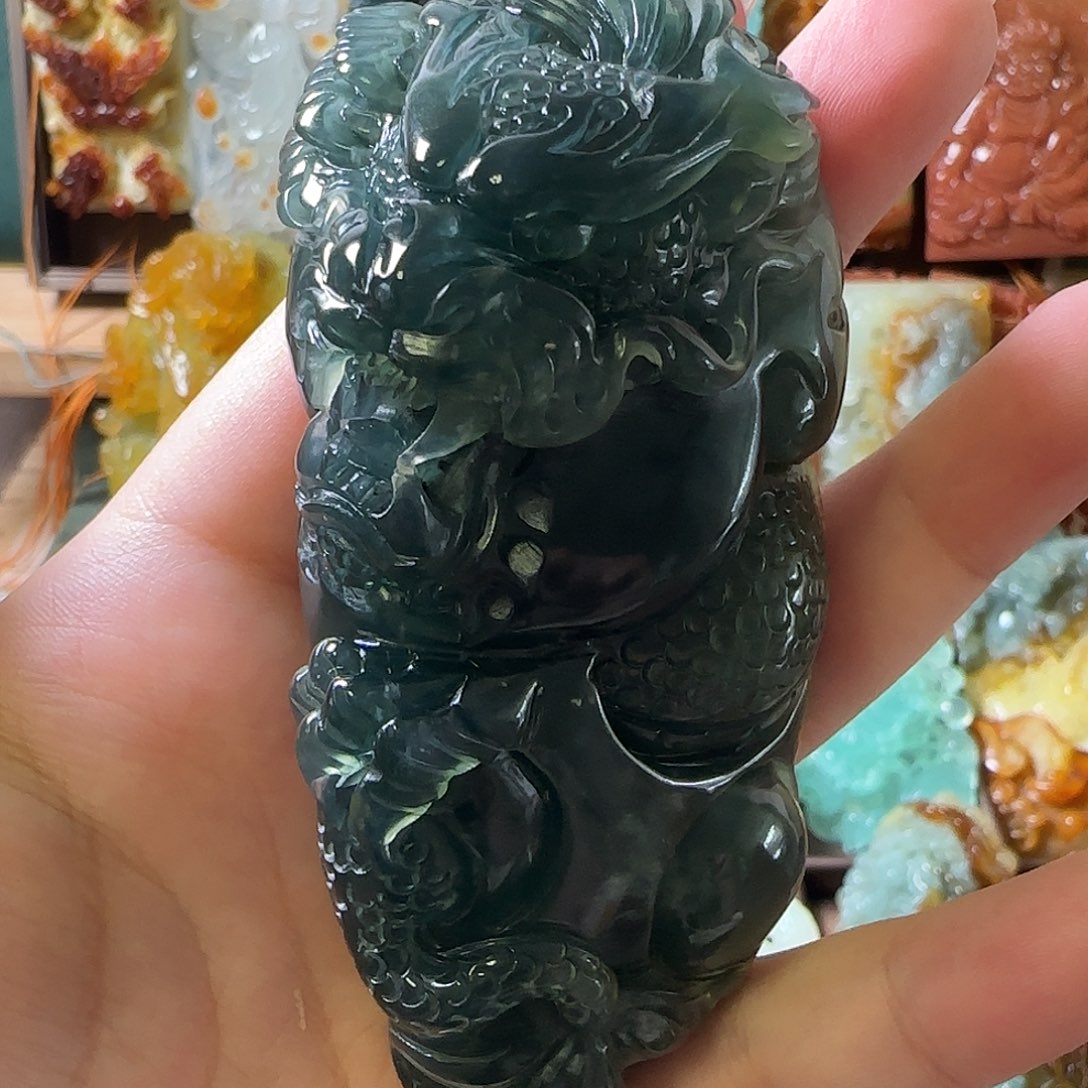 未镶嵌岫玉颈饰龙