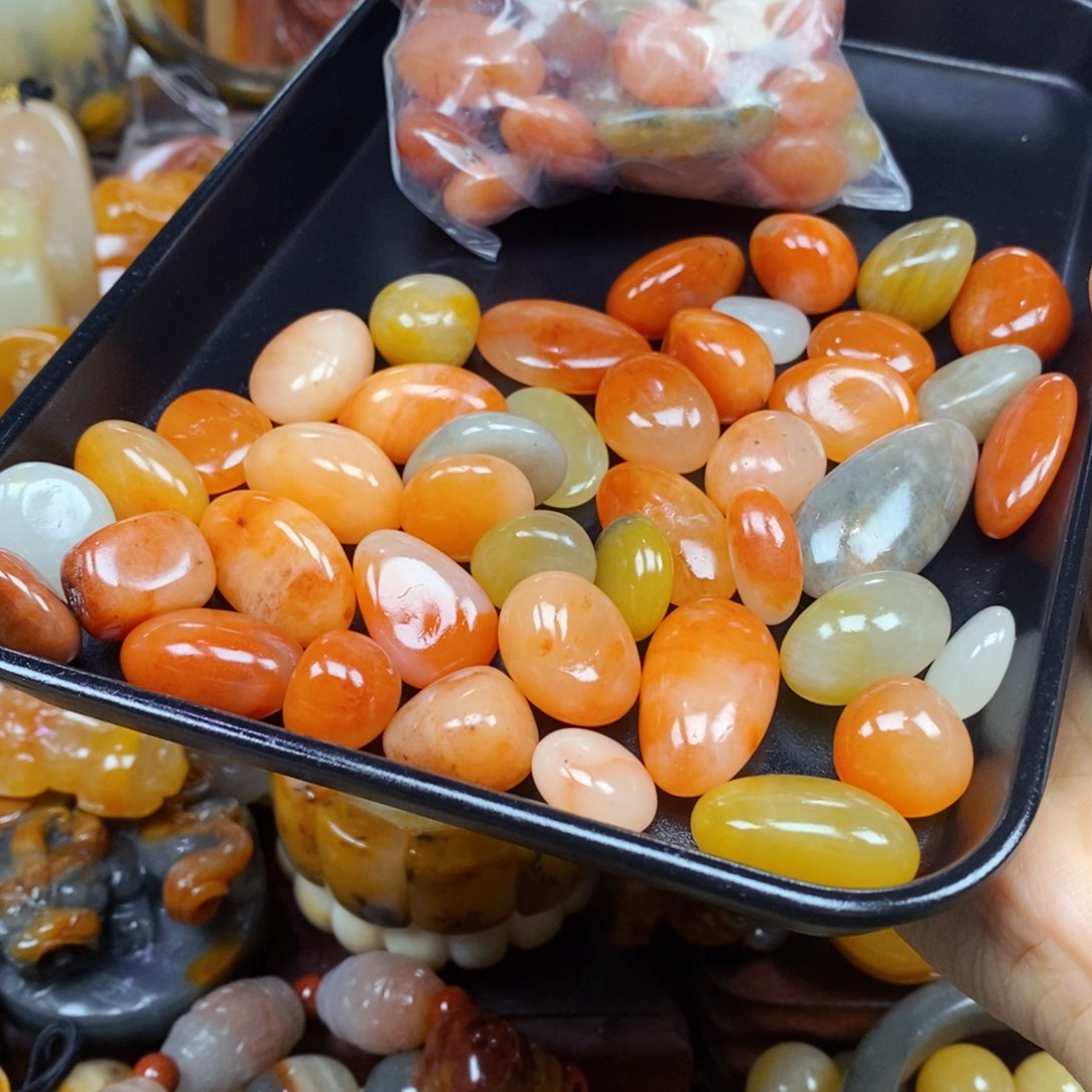 石英质玉（黄龙玉）颈饰未镶嵌