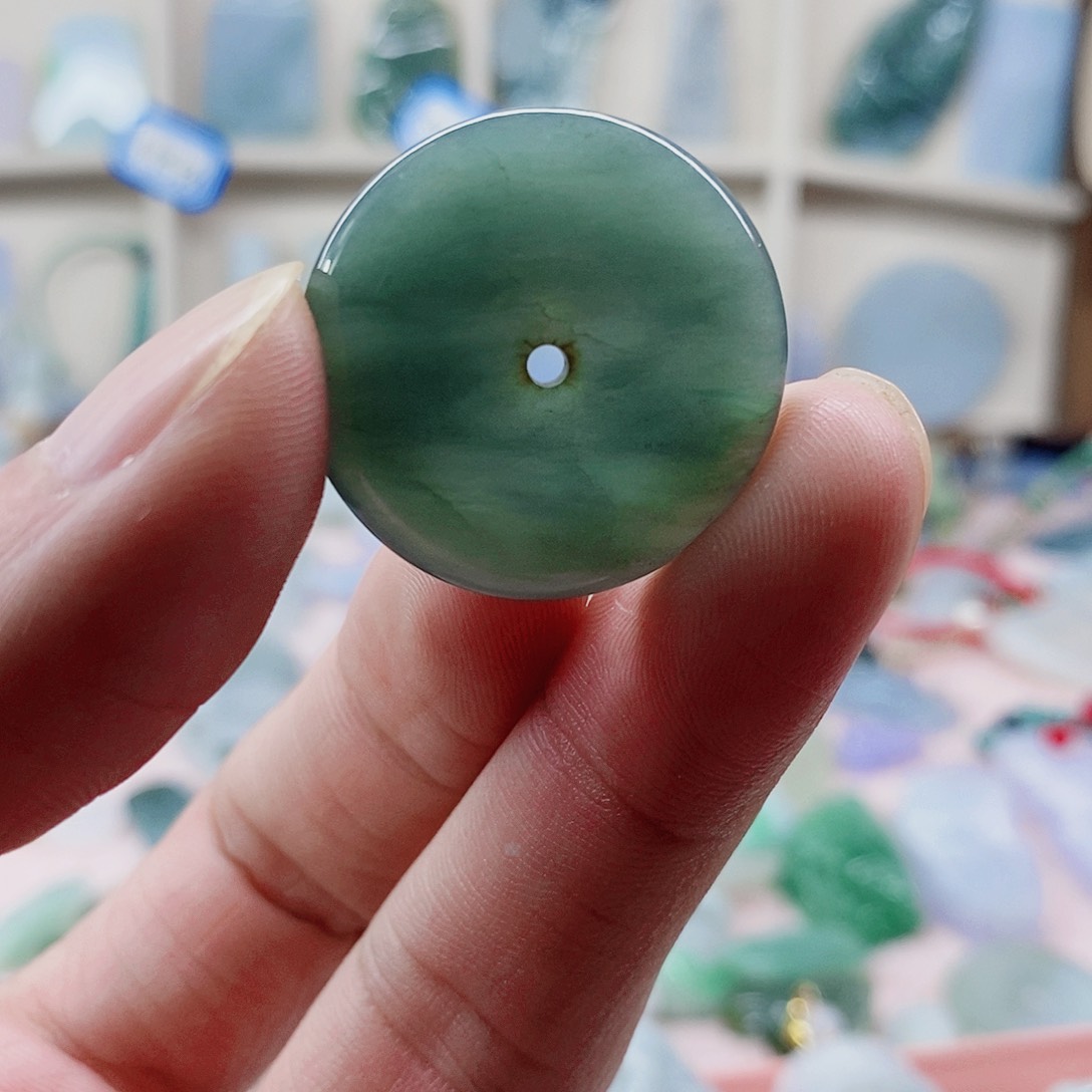 颈饰未镶嵌翡翠天然