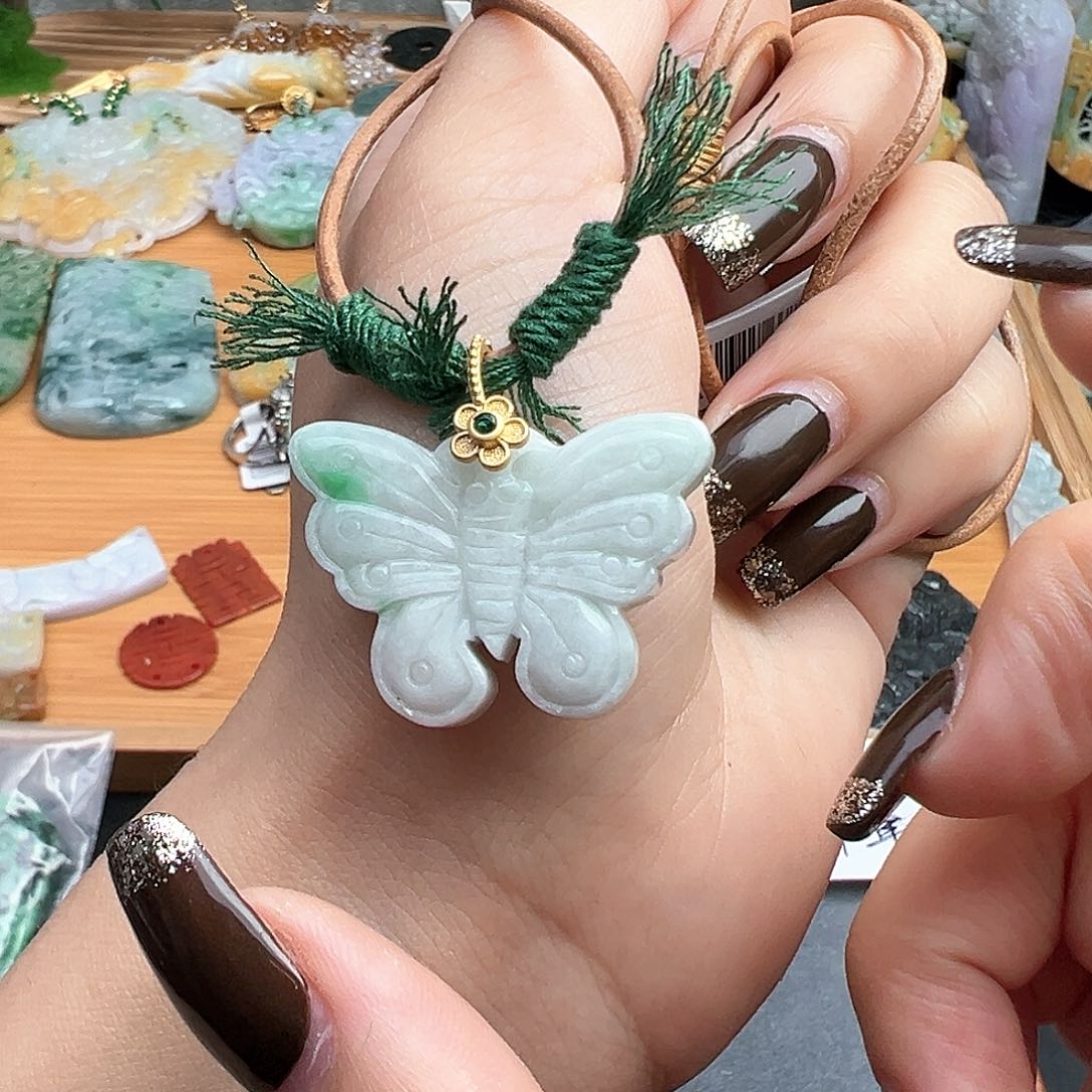 翡翠吊坠(赠链)未镶嵌吊坠41