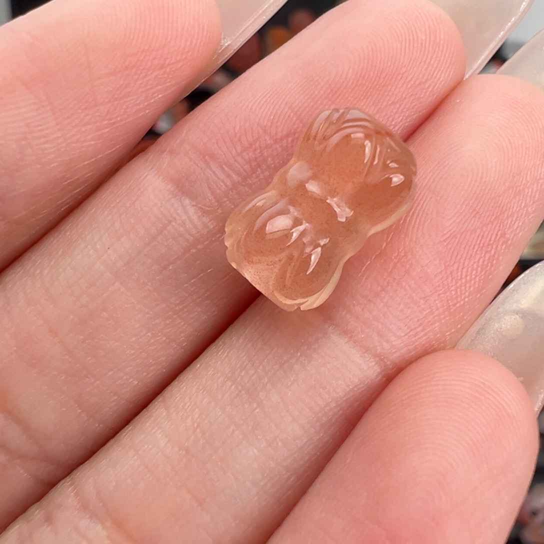 南红玛瑙未镶嵌颈饰并蒂莲