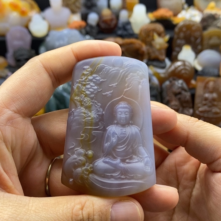 胡***极玛瑙/玉髓未镶嵌颈饰