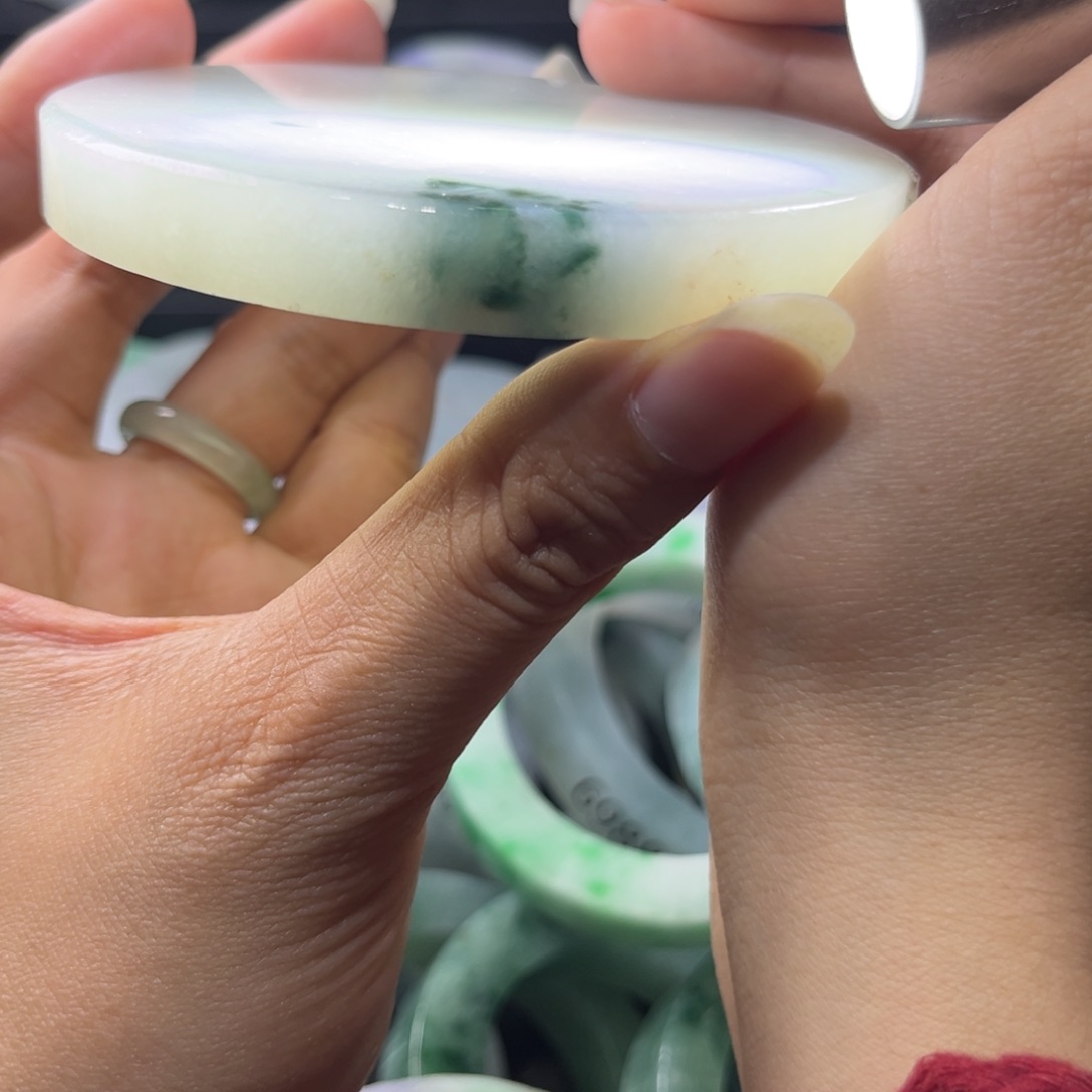 未镶嵌手镯定制翡翠