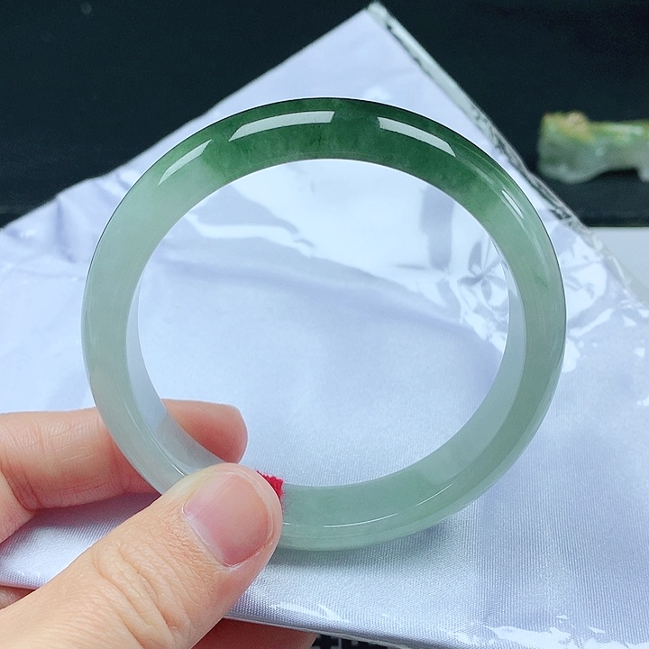 翡翠手镯未镶嵌天然翡翠手镯