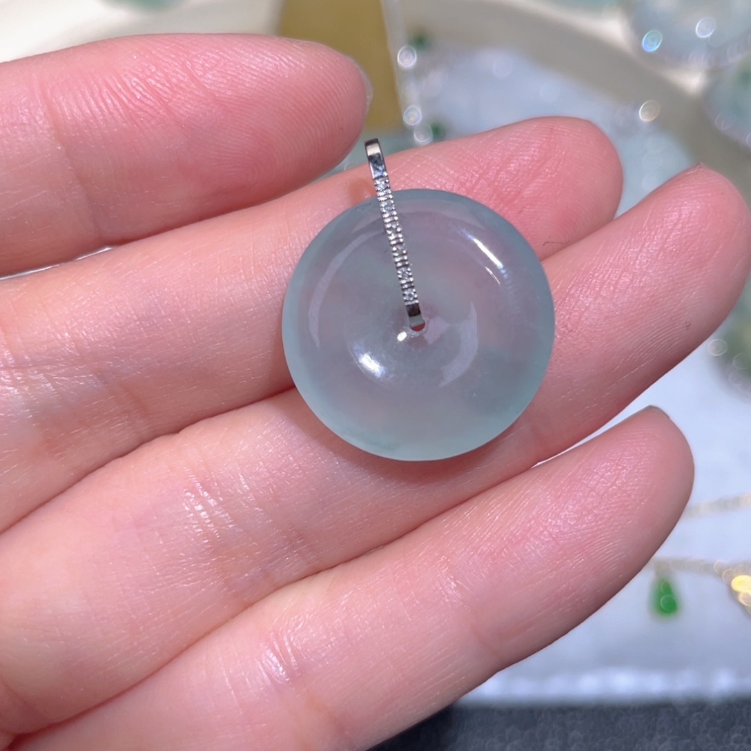 翡翠颈饰18K金镶嵌翡翠