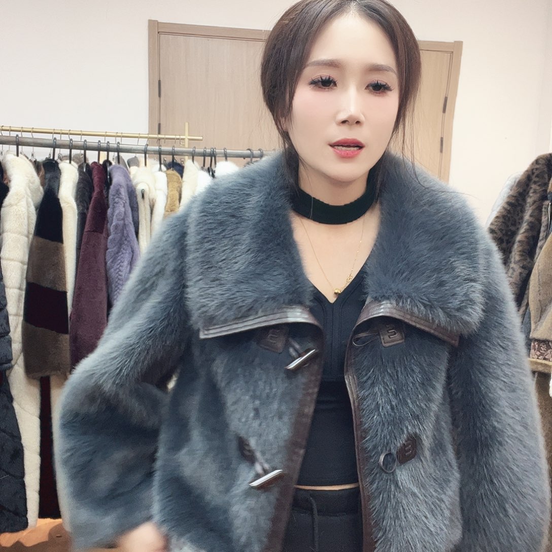 24号皮毛一体外套