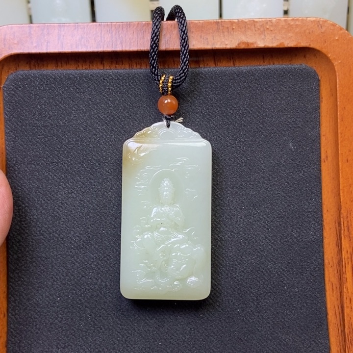 和田玉颈饰未镶嵌迷***史