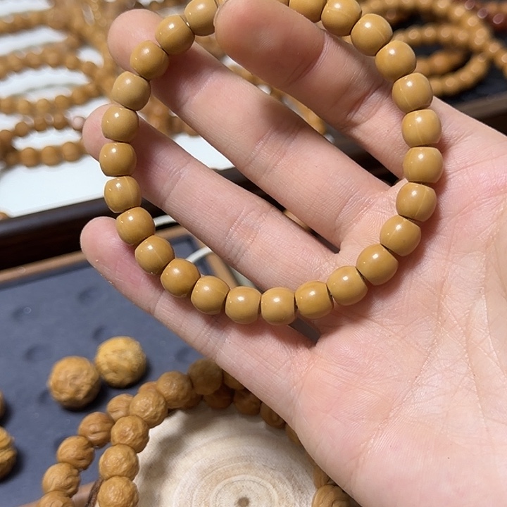 蹦***八吊坠猴头核桃8.6直切