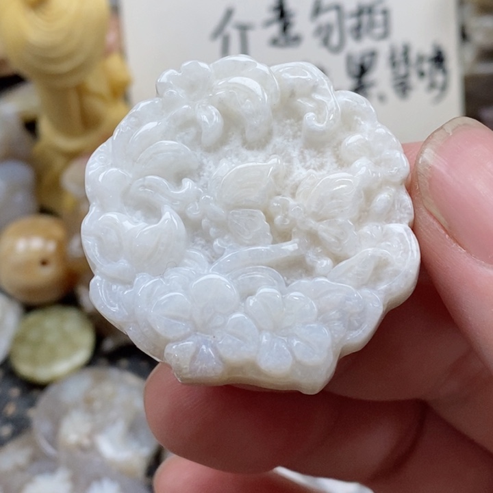 颈饰未镶嵌硅化珊瑚（珊瑚玉）