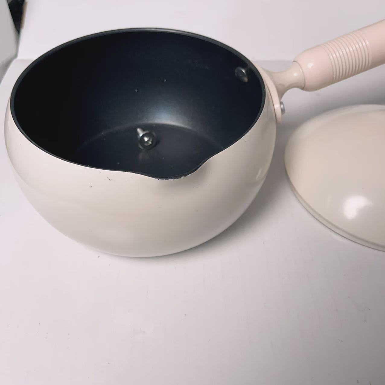 高端厨具  白色奶锅
