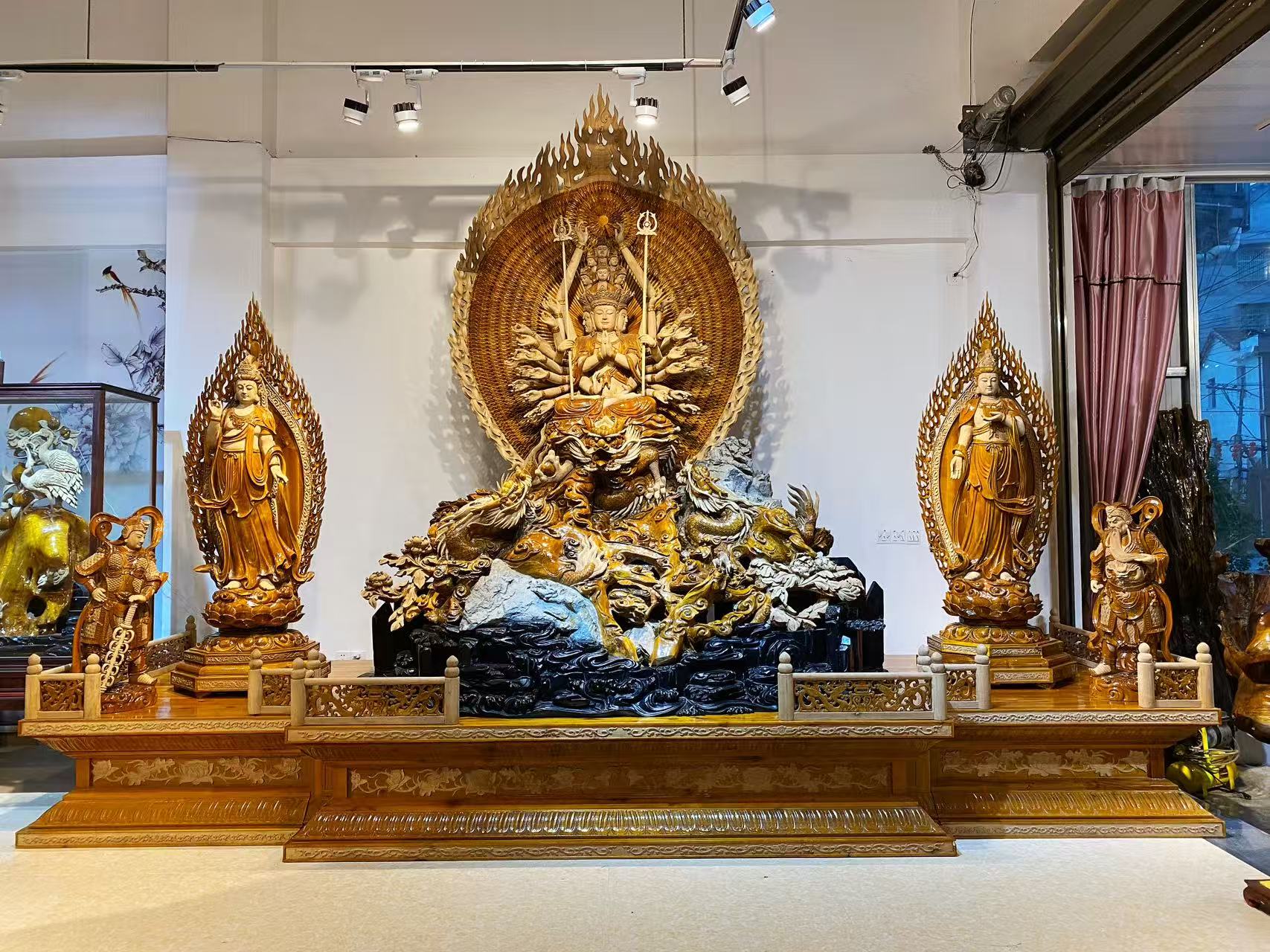 新品上市（三龙千手观音）小叶桢楠金丝水波纹大型木雕摆件