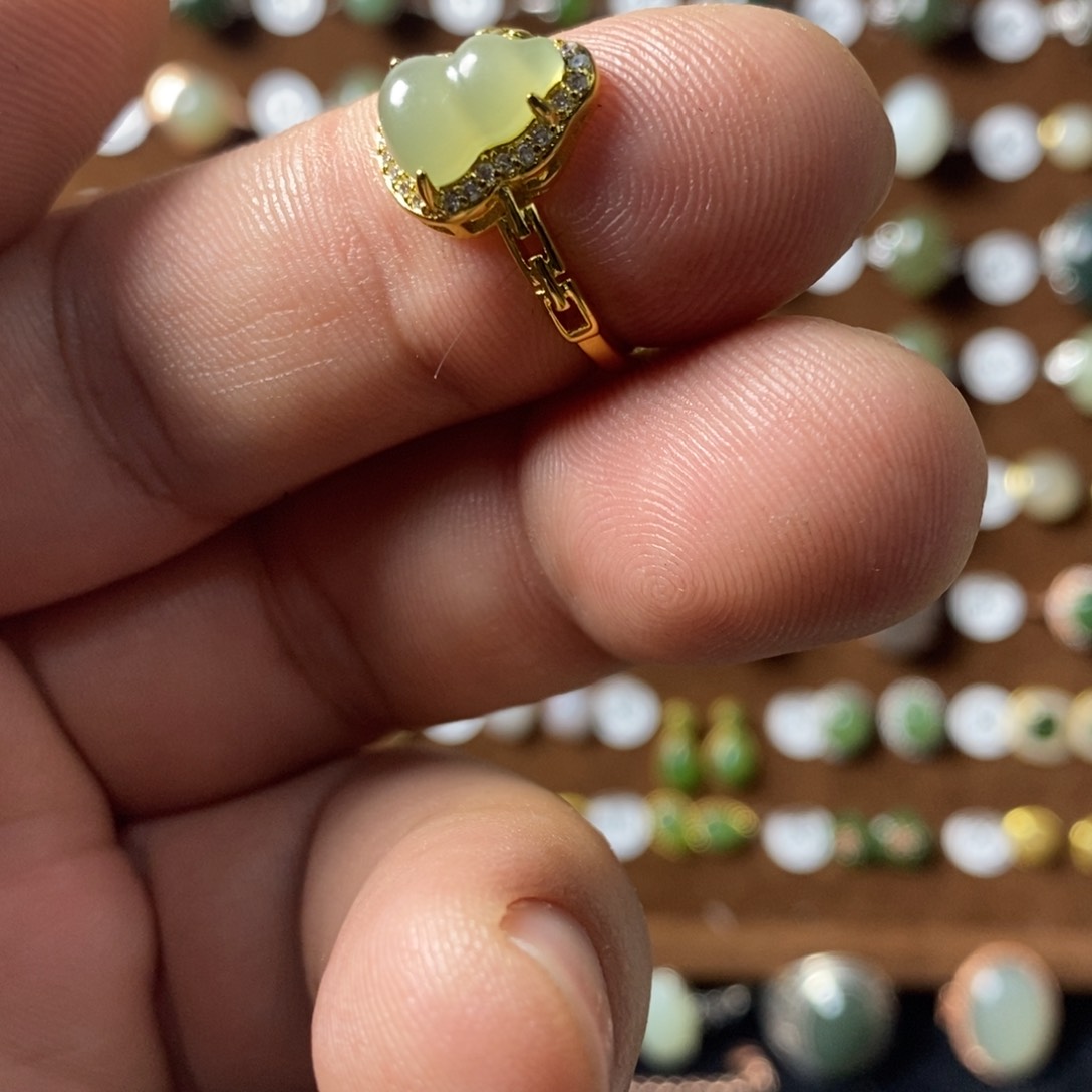 和田玉（青白玉）戒指合金