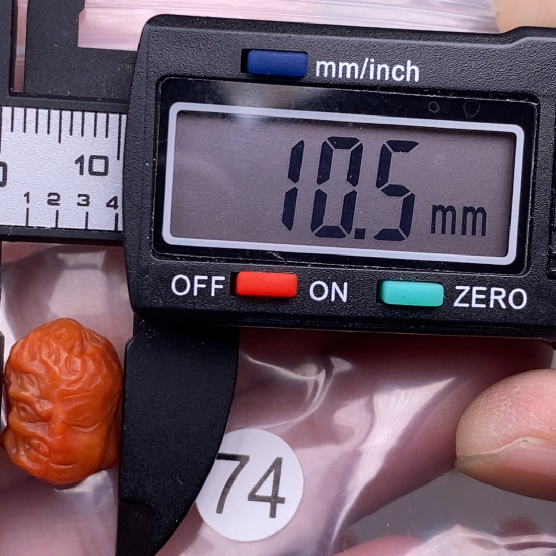 南红玛瑙未镶嵌配饰有瑕疵