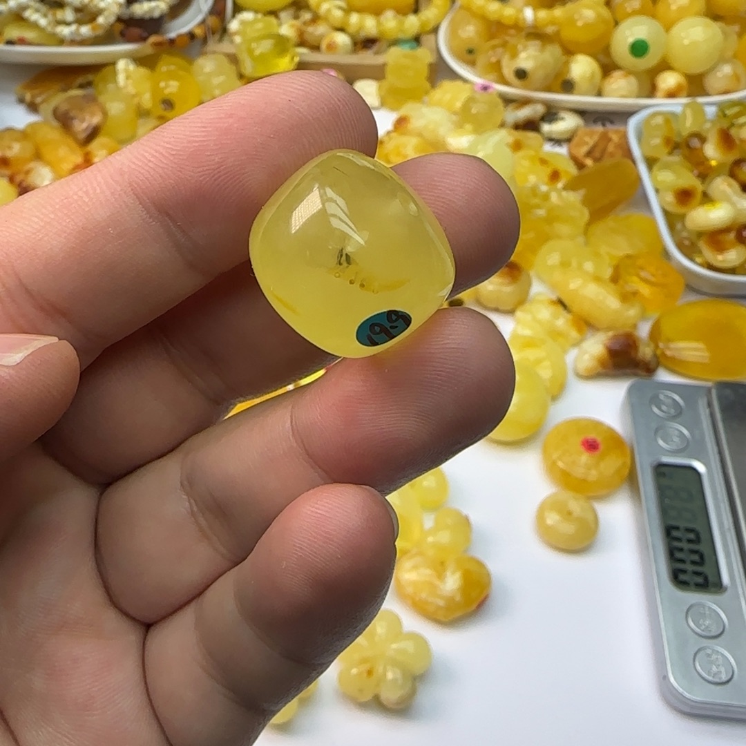 琥珀未镶嵌裸石5.15克21×17