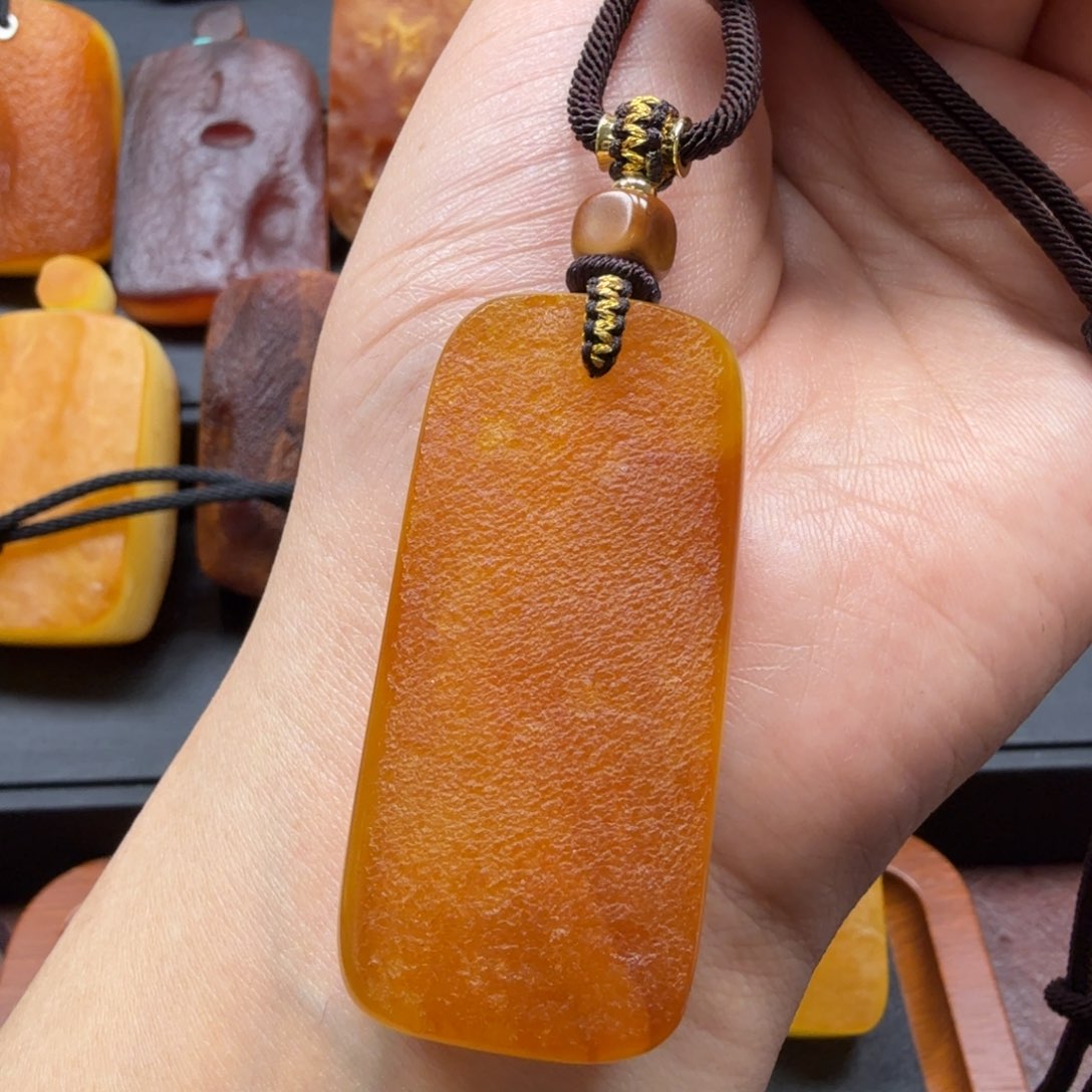 琥珀吊坠(赠链)未镶嵌