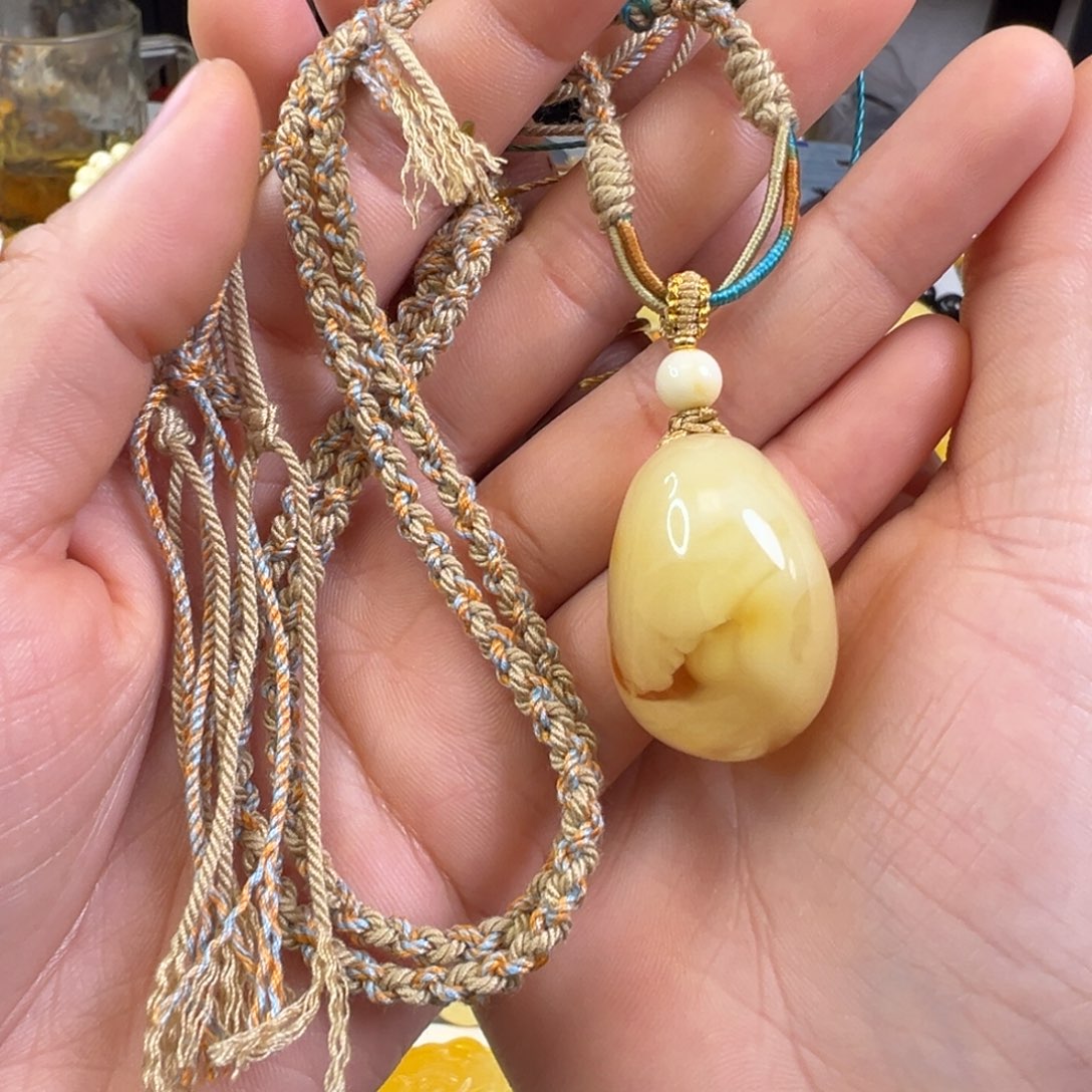 蜜蜡裸石未镶嵌蜜蜡