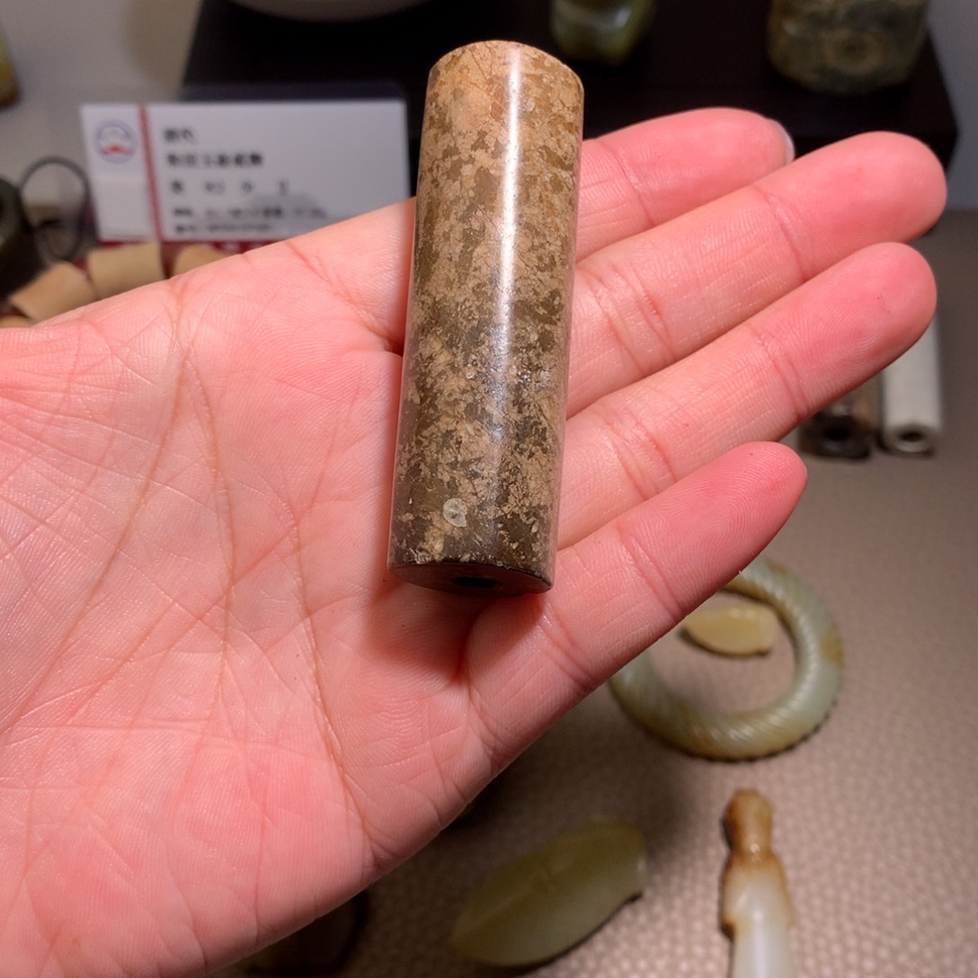 和田玉（糖玉）颈饰未镶嵌杨***画